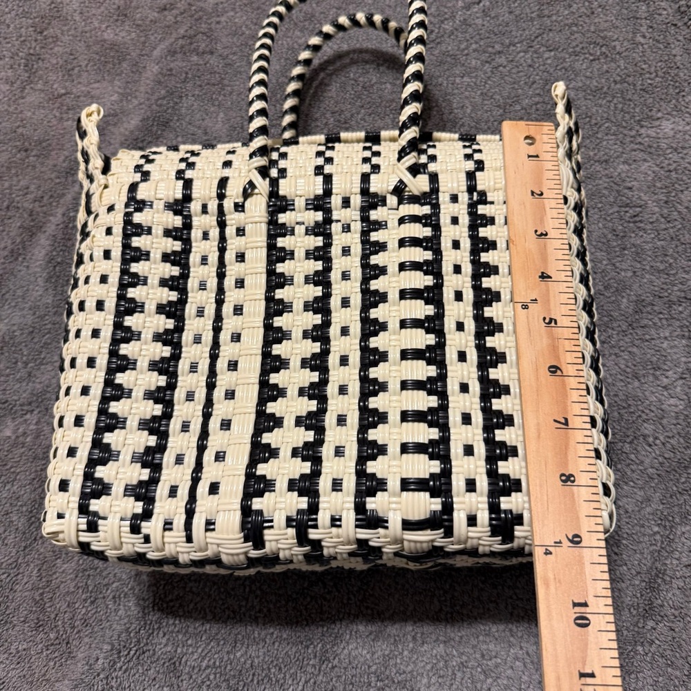 New Handwoven plastic bag, magnetic clasp, waterproof and hand washable,Chic! - Picture 7 of 10